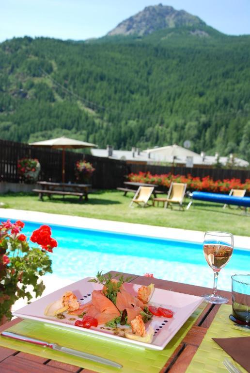 Hotel Plein Sud Serre Chevalier Exterior foto